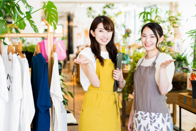 アパレルスタッフ　2人