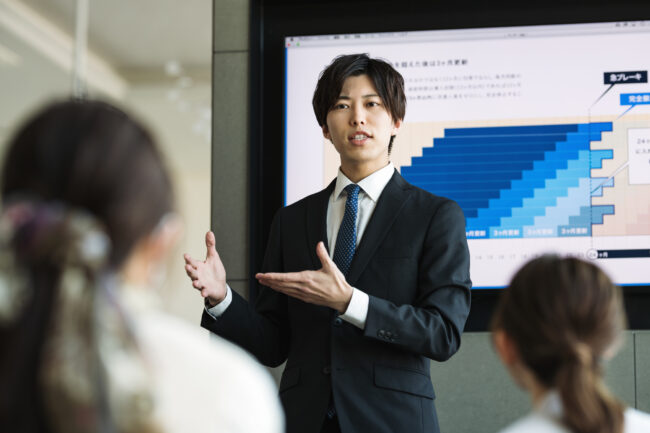 ビジネスマン プレゼン