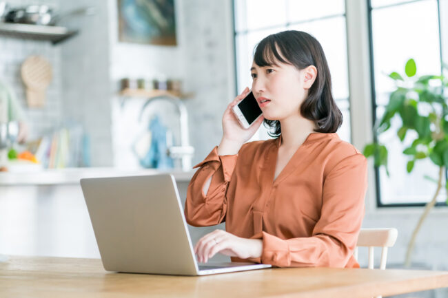 女性 テレワーク 電話