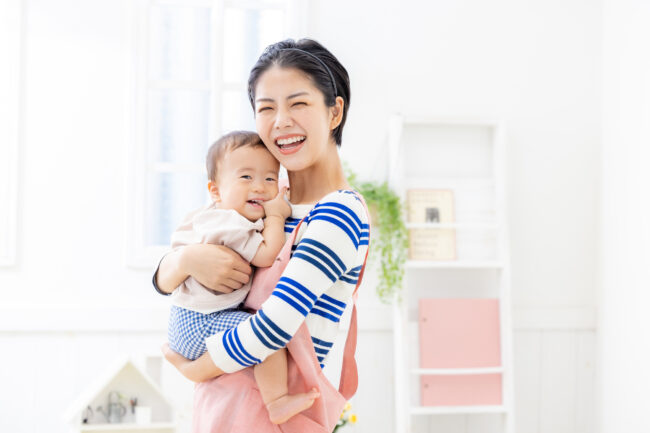 保育士 赤ちゃん 抱っこ