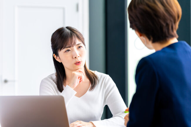 女性　相談　悩む