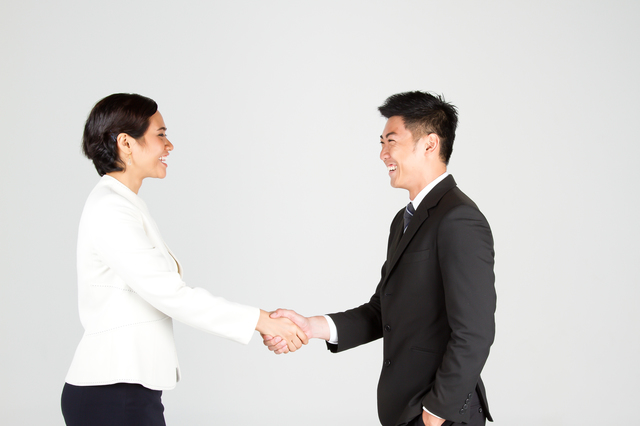 挨拶をする二人