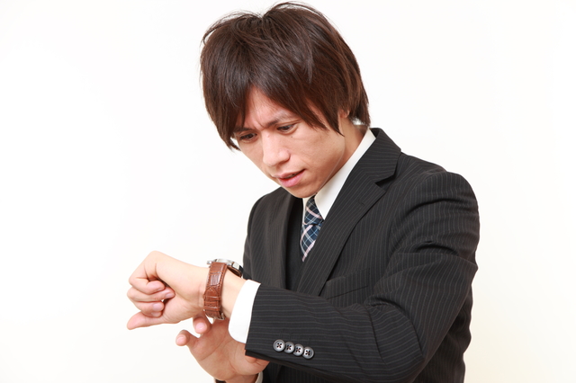 時間に追われる男性
