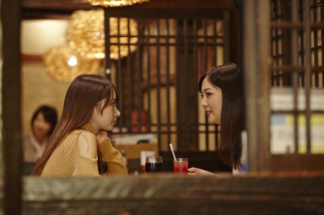 相談する女性