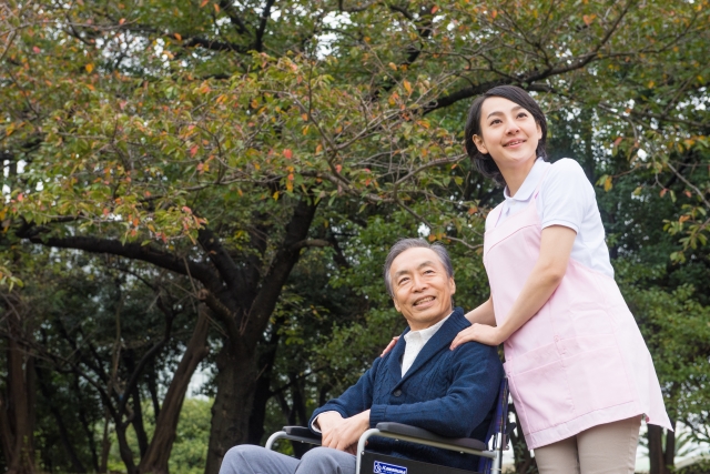 介護福祉士の年収アップ!「介護職員等特定処遇改善加算」とは?