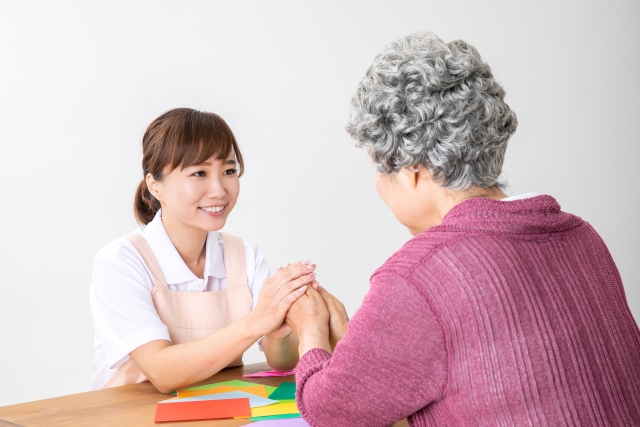 特別養護老人ホーム（特養）に向いている介護職とは？他の施設とどう違う？