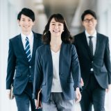 働く女性の平均年収はいくら?年収を上げるポイントを解説