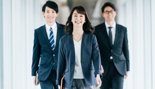 働く女性の平均年収はいくら？年収を上げるポイントを解説