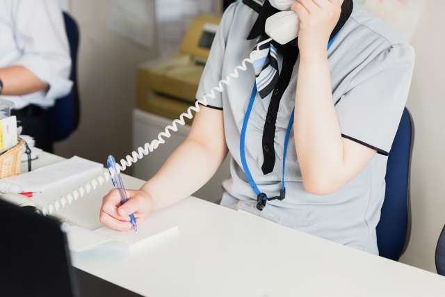 転職中に現在の職場に在籍確認されるってホント？理由と注意点を解説！