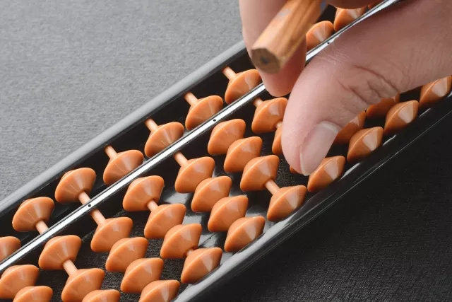 事務職の給料が安い理由と給与UPの方法を解説します