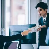 部下を退職に追い込むのは違反？円満に自主退職してもらうには？