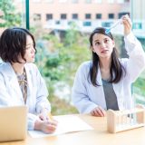 薬剤師になるのは難しい?試験難易度や覚悟すべきポイントを徹底解説