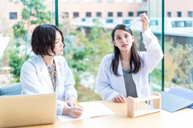 薬剤師になるのは難しい?試験難易度や覚悟すべきポイントを徹底解説