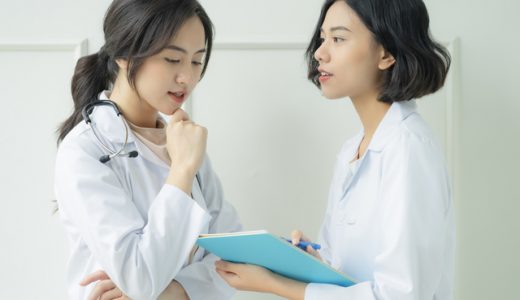 看護師が偉そうといわれるのはなぜ？理由と嫌な同僚への対処法を徹底解説