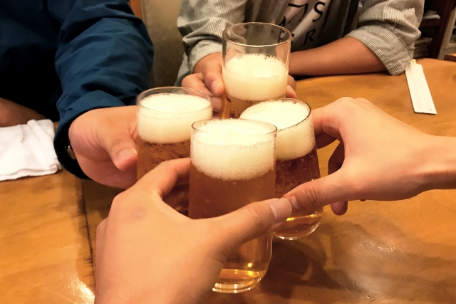 同窓会で年収の話になったらどうするべき？年収を訊かれたときの正しい対処法