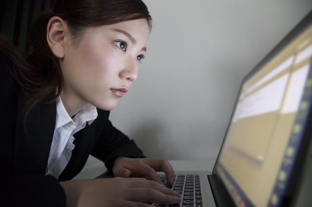 サービス残業の強要は違法ではないの?サビ残を強要されたときの対処法