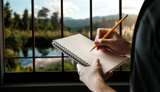 詩人の年収はどれぐらい？詩人の収入源や働き方をご紹介