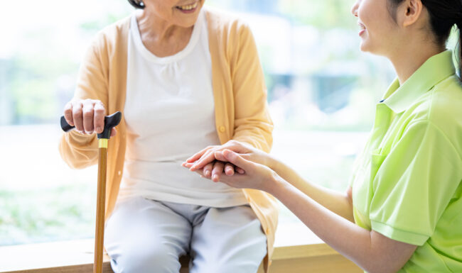 介護　手を握る