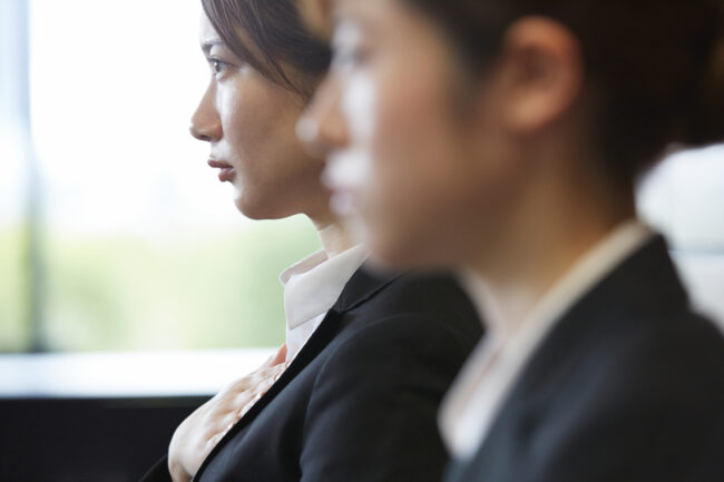 面接　女性