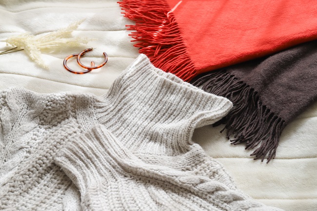 在宅勤務の服装は何がベスト?会議で好印象を与えるファッションを紹介